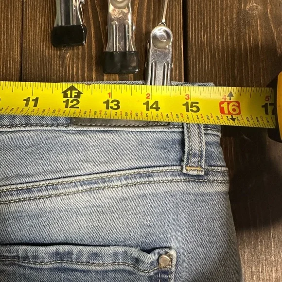 DKNY•SOHO Skinny•SIZE 8•slight distressing•Pre-Loved•good condition (13) - Picture 7 of 11